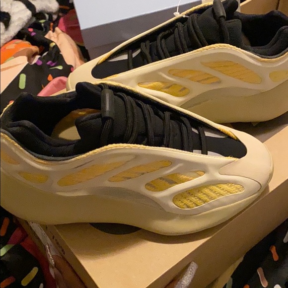 Yeezy Other - Yeezys 700